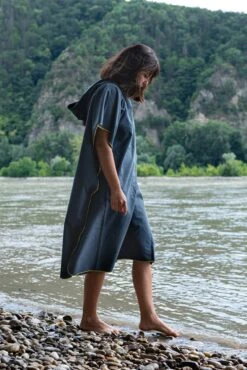 Cocoon Microfiber Towel Poncho Ul Anchor Grey -Angebote Trek Zelt Store TowelPonchos05 RGB 1200x1796 1280x1280